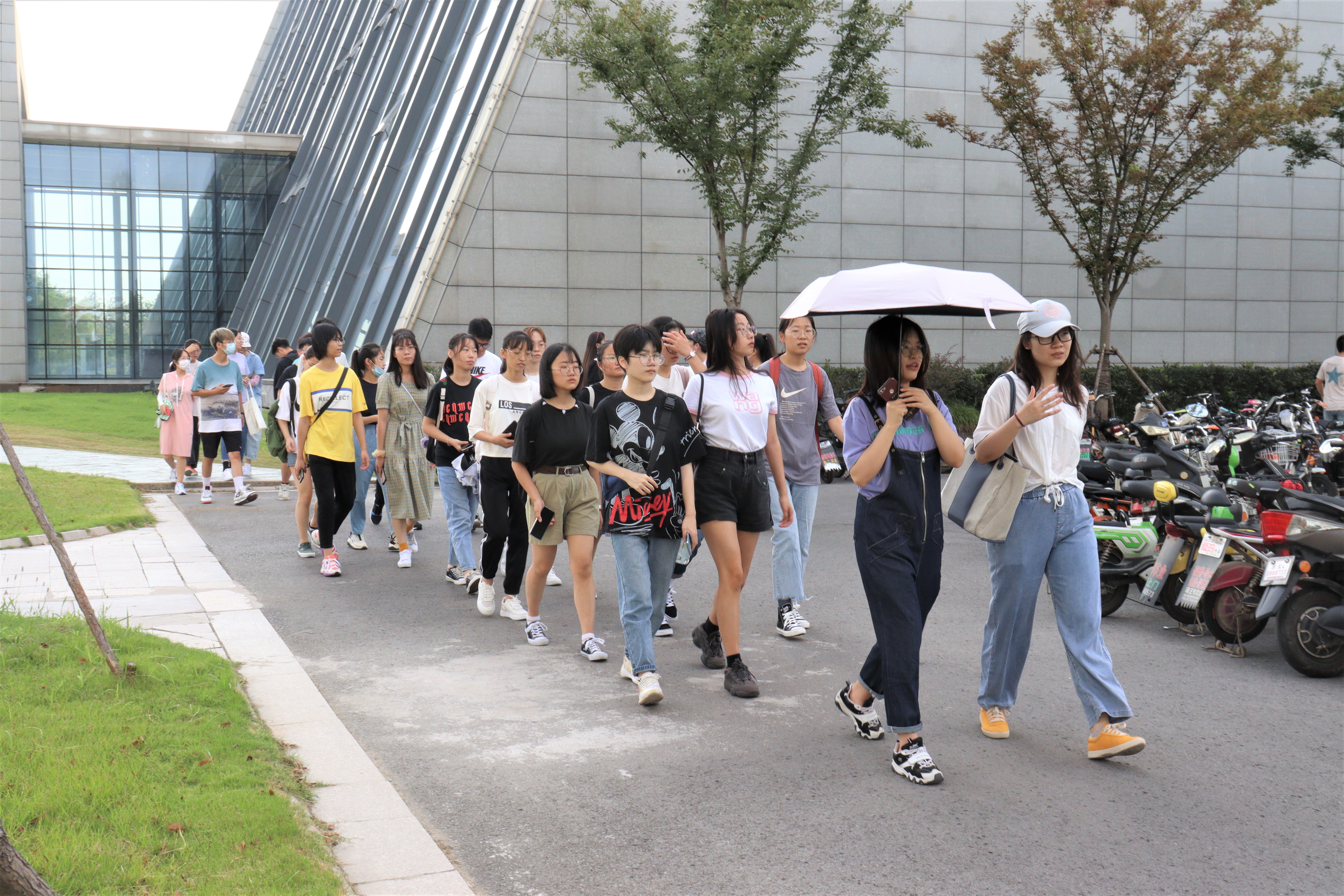 9.13新生游校园活动(4).jpg 9.13新生游校园活动(4).jpg